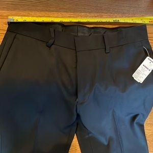 NWT APT9 Men’s Dress Slacks 30x30 Flat Front with slight crease down legs.